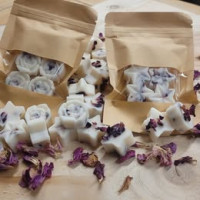 Luxury Vanilla Botanical Rose Shaped Wax Melts – Hand-Poured Shapes