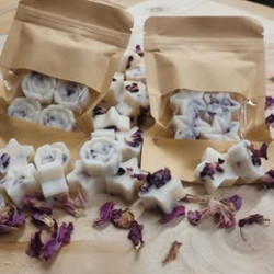 Luxury Vanilla Botanical Rose Shaped Wax Melts – Hand-Poured Shapes